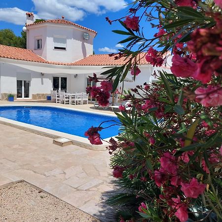 Villa Voor 8 Personen Met Zwembad Calafat Luaran gambar