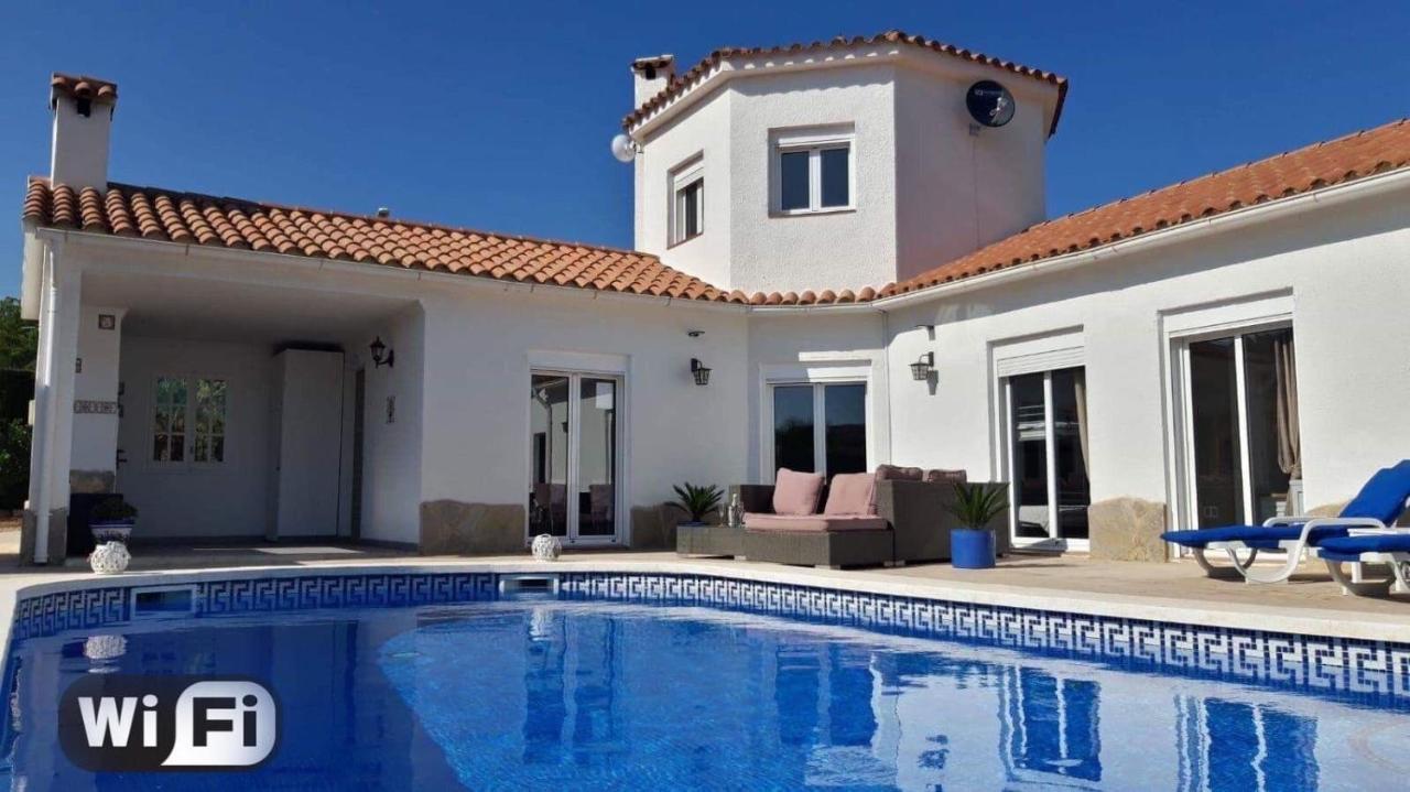 Villa Voor 8 Personen Met Zwembad Calafat Luaran gambar