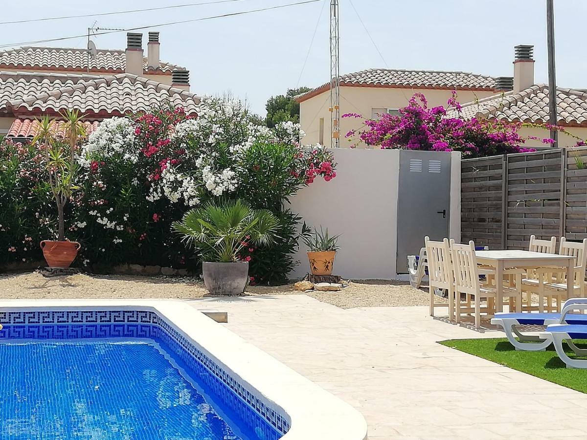 Villa Voor 8 Personen Met Zwembad Calafat Luaran gambar