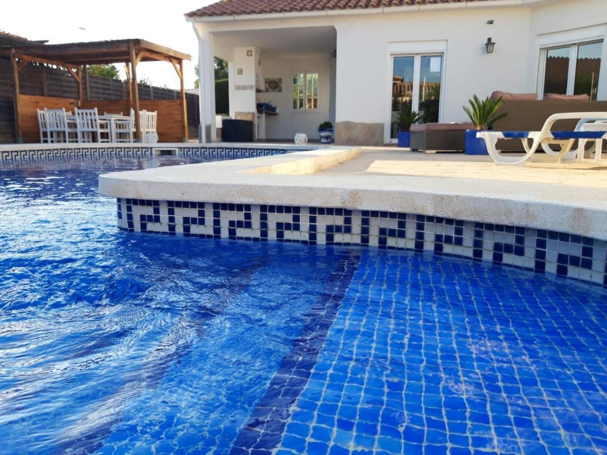 Villa Voor 8 Personen Met Zwembad Calafat Luaran gambar